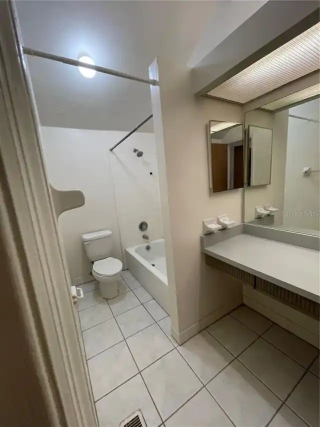 Listing Photo 12