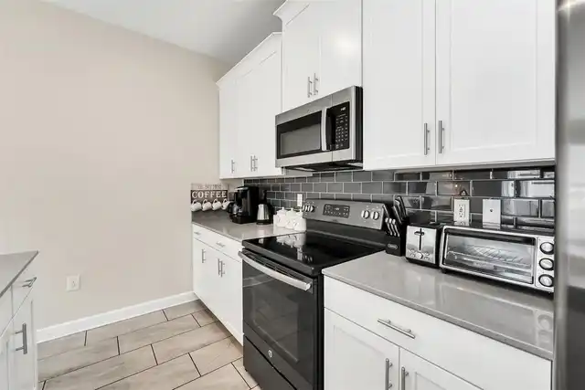 Listing Photo 12