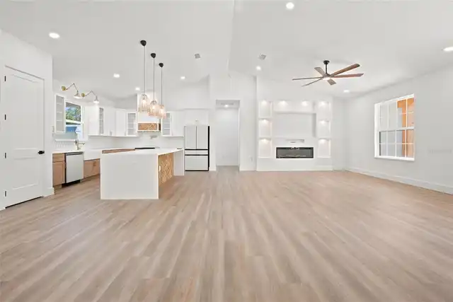 Listing Photo 16