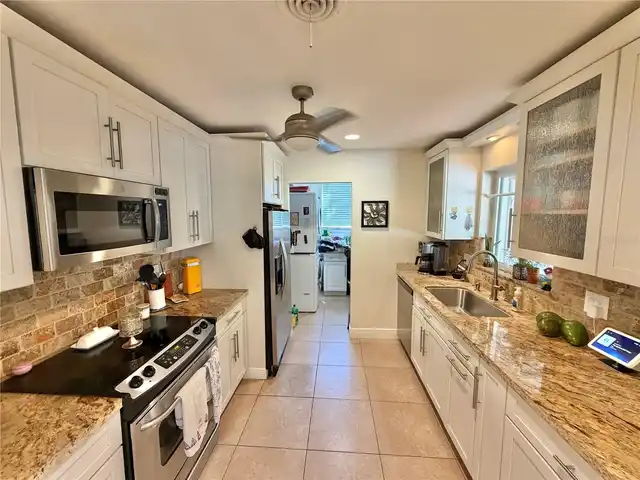 Listing Photo 11