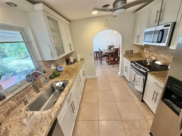 Listing Photo 12