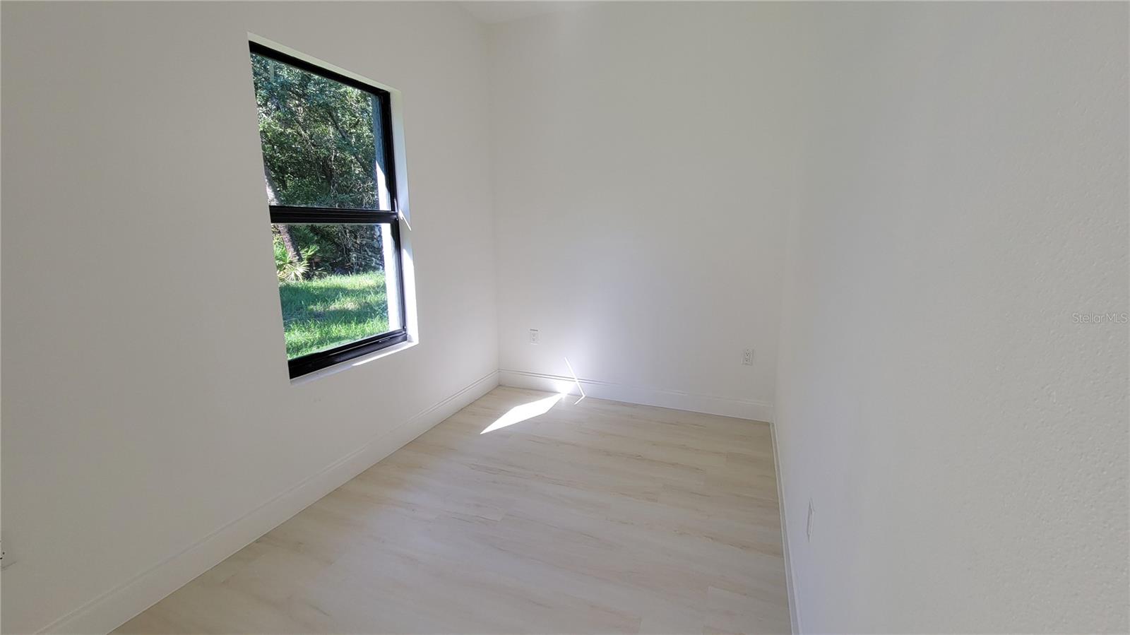 Listing Photo 14