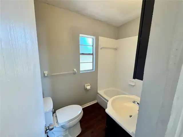 Listing Photo 9
