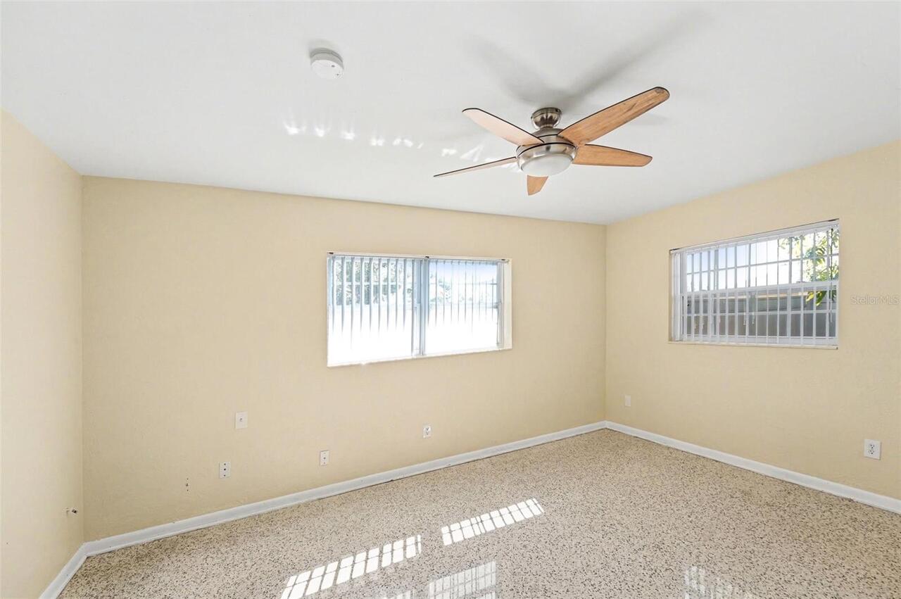 Listing Photo 11