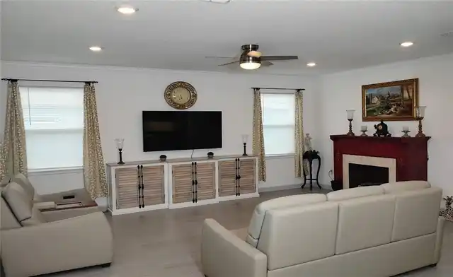 Listing Photo 14