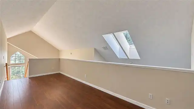 Listing Photo 16