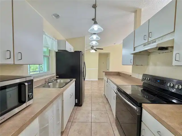 Listing Photo 8