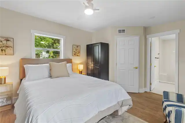 Listing Photo 17