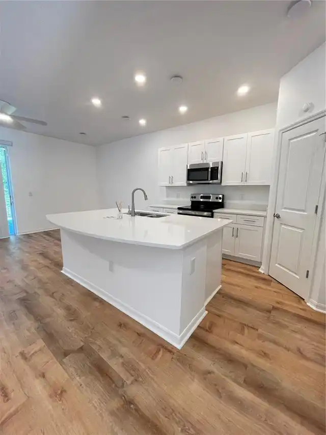 Listing Photo 10