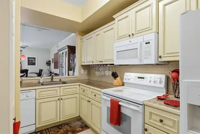 Listing Photo 12