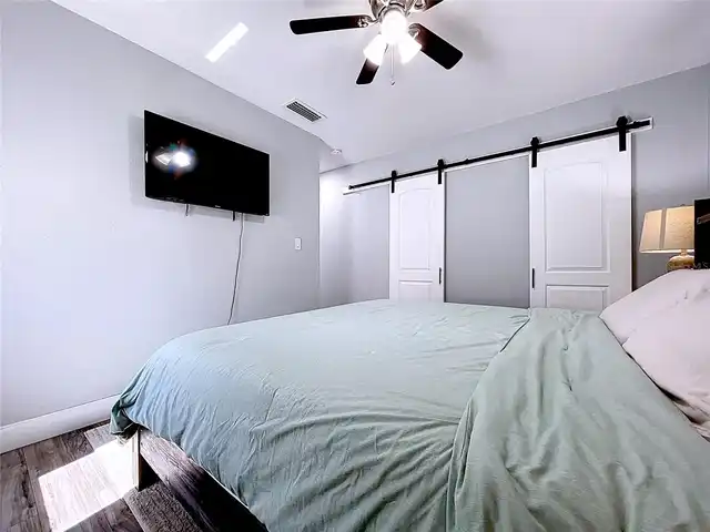 Listing Photo 12