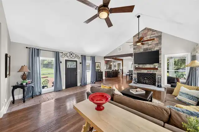Listing Photo 8