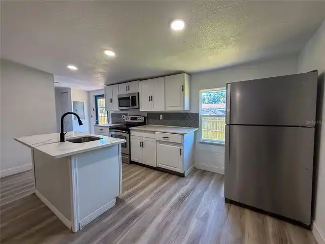 Listing Photo 8