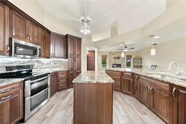 Listing Photo 12