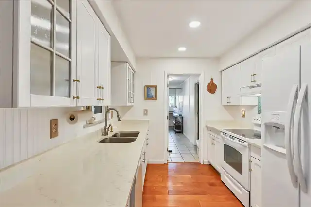 Listing Photo 9