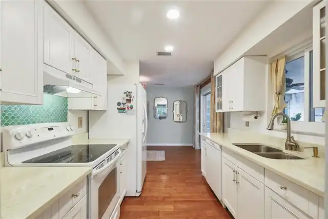 Listing Photo 11