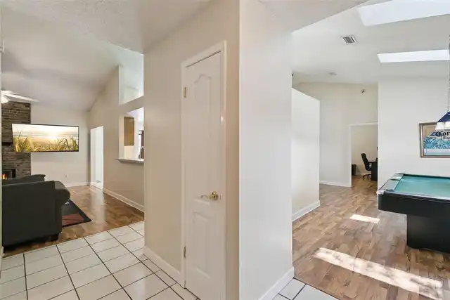 Listing Photo 12