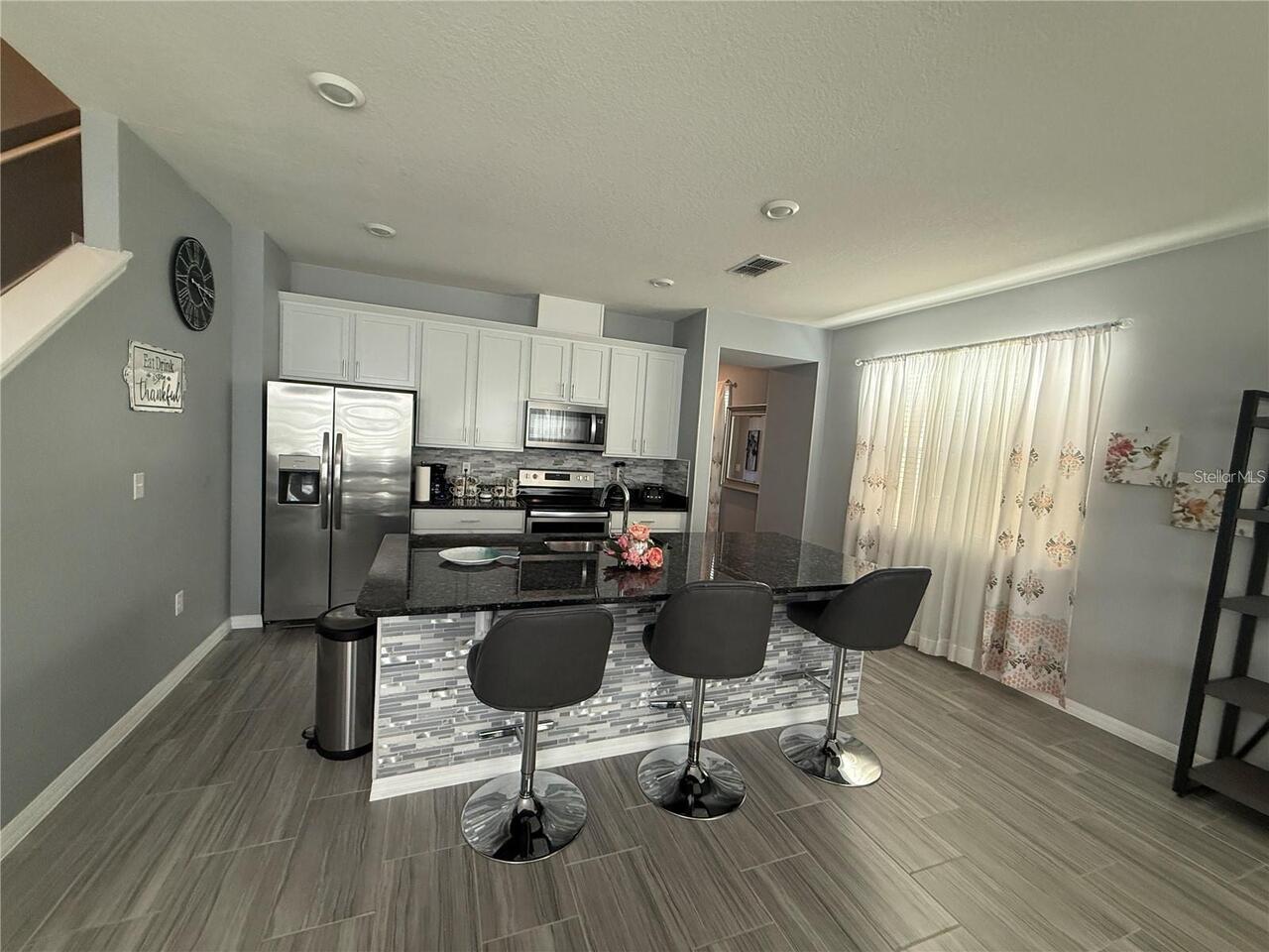 Listing Photo 8