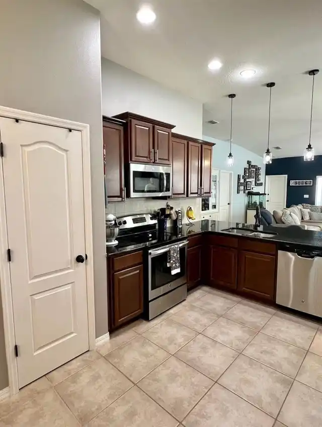 Listing Photo 9