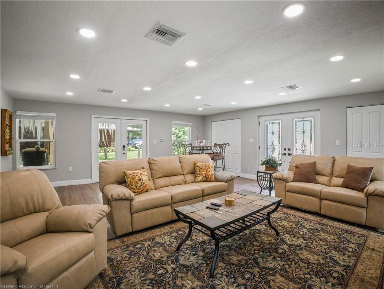 Listing Photo 12