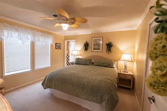 Listing Photo 12