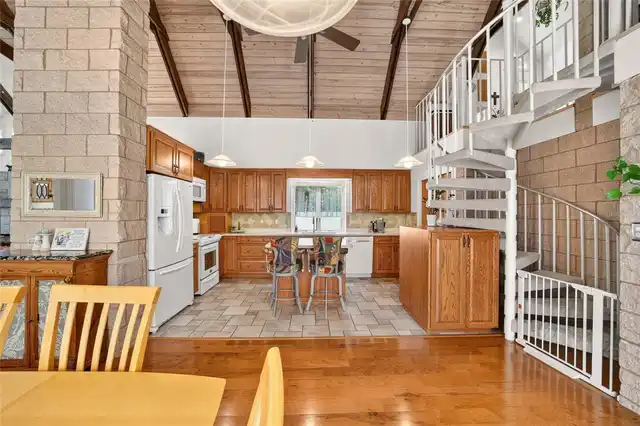 Listing Photo 11