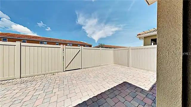 Listing Photo 10