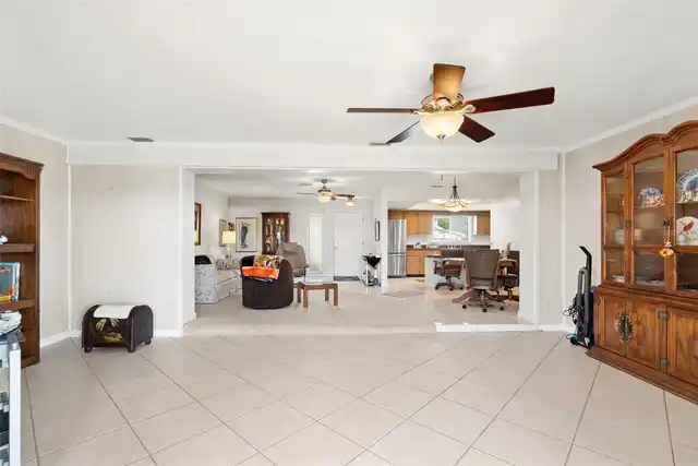 Listing Photo 12