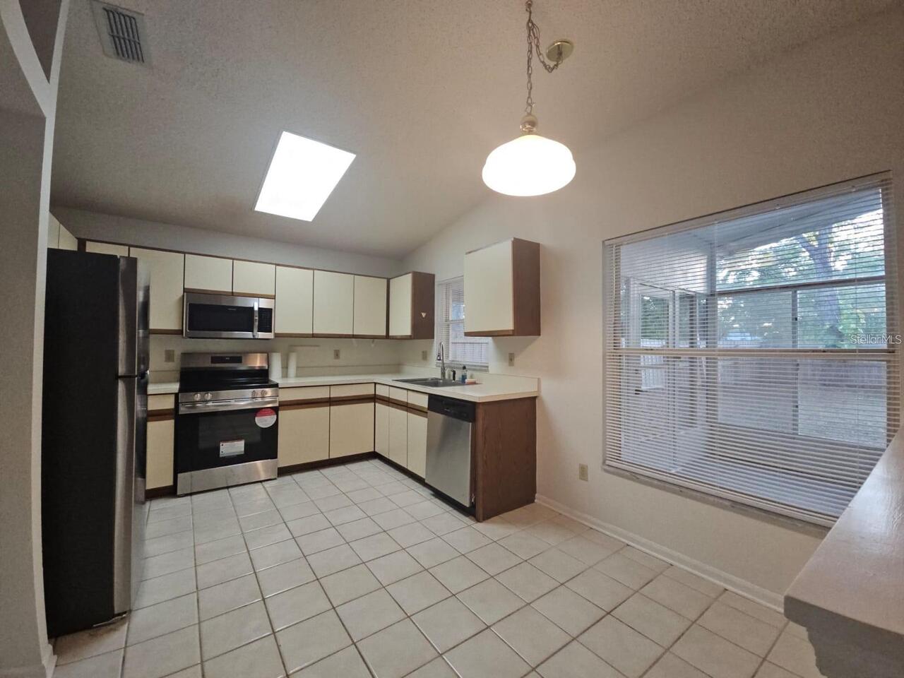 Listing Photo 14
