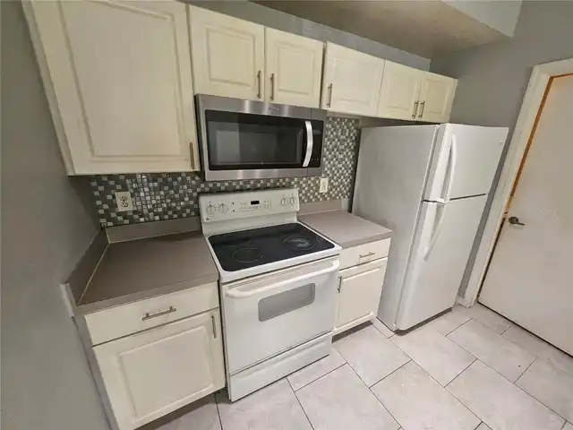Listing Photo 11