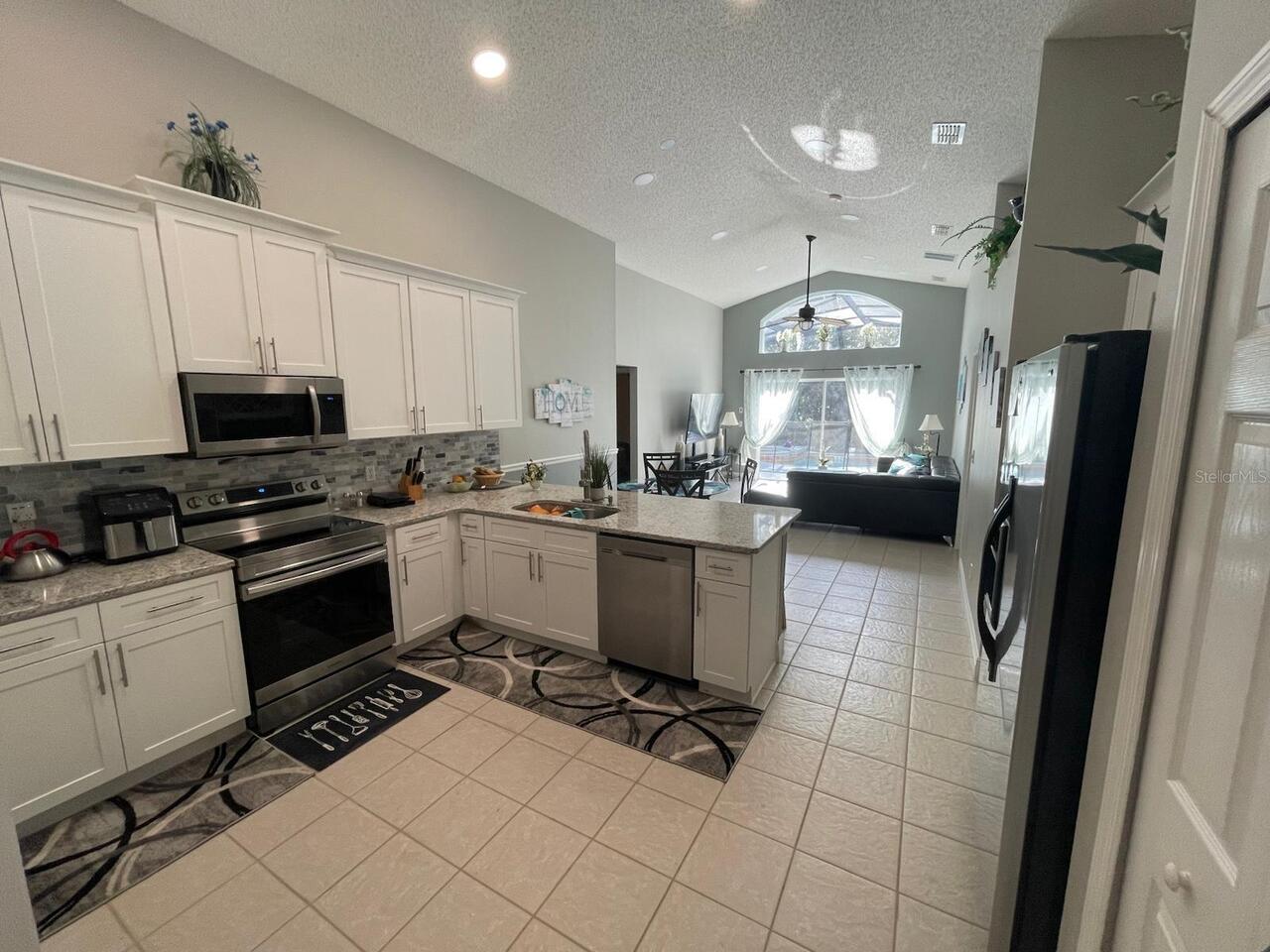 Listing Photo 11