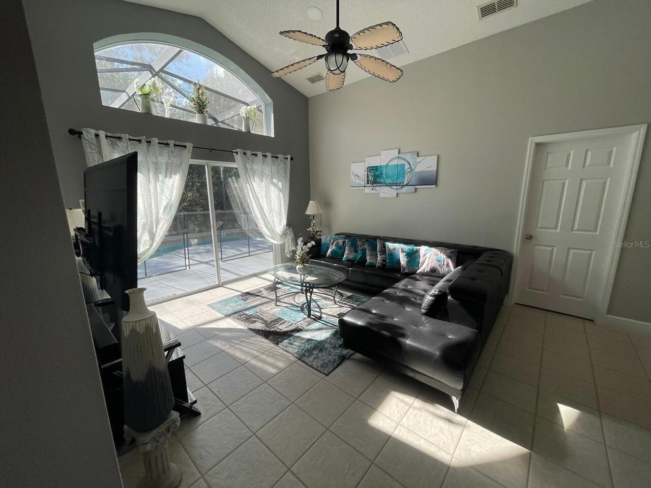 Listing Photo 12
