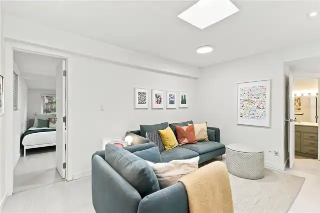 Listing Photo 12