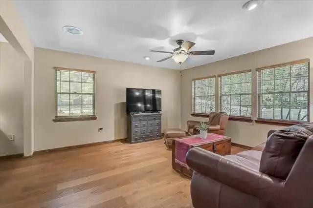 Listing Photo 29
