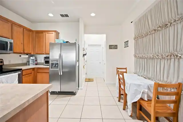 Listing Photo 12
