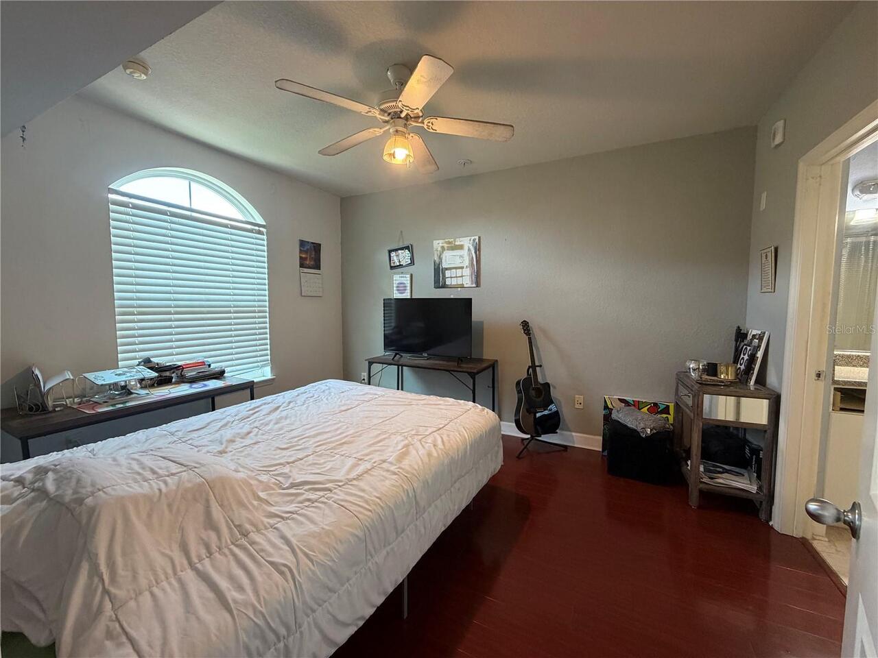 Listing Photo 11