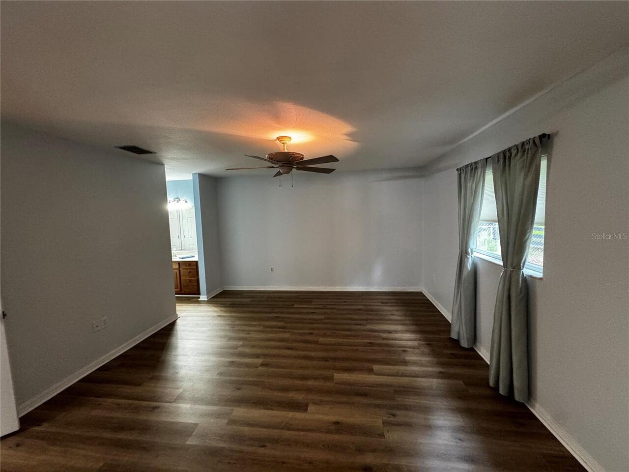 Listing Photo 9