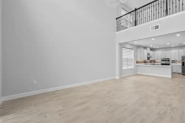 Listing Photo 11