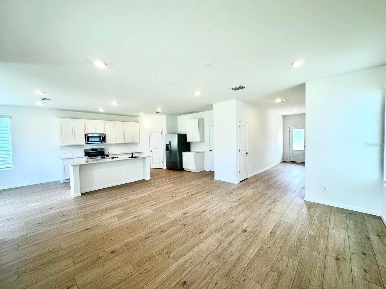 Listing Photo 8