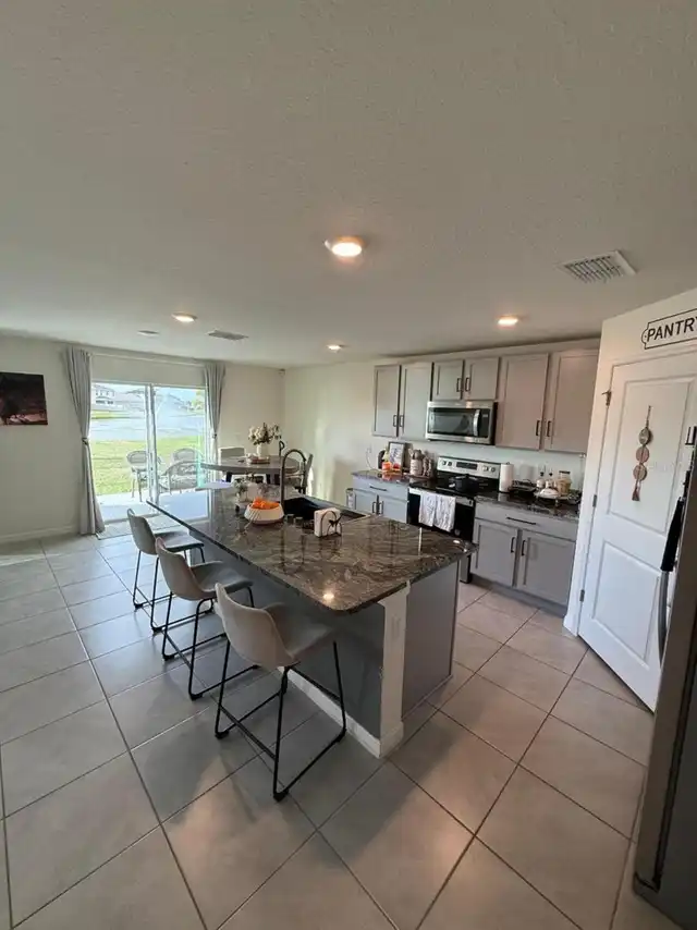 Listing Photo 10