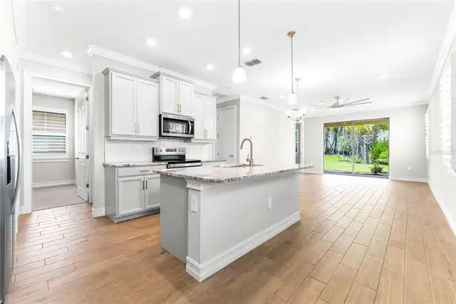 Listing Photo 11