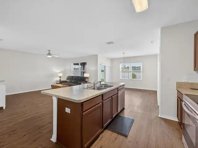 Listing Photo 8