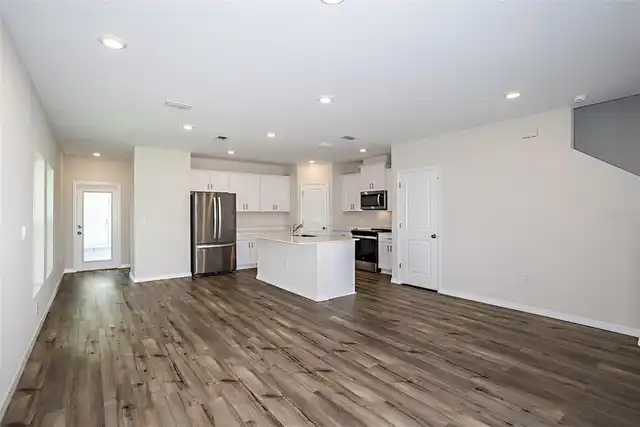 Listing Photo 11