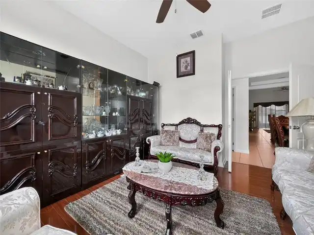 Listing Photo 8