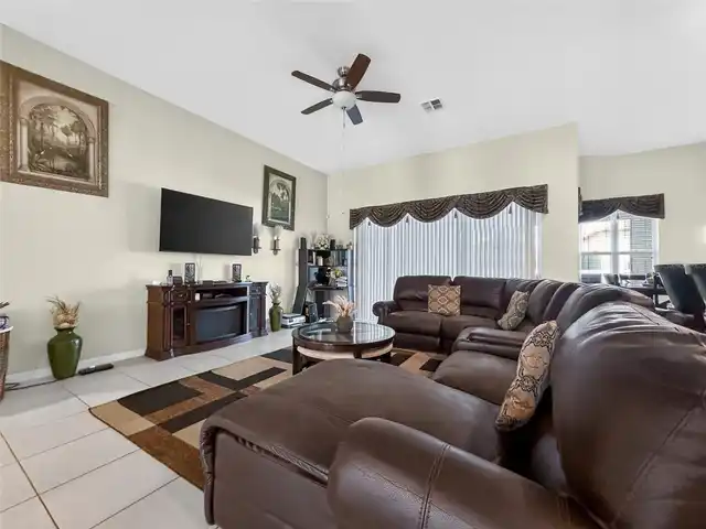 Listing Photo 12