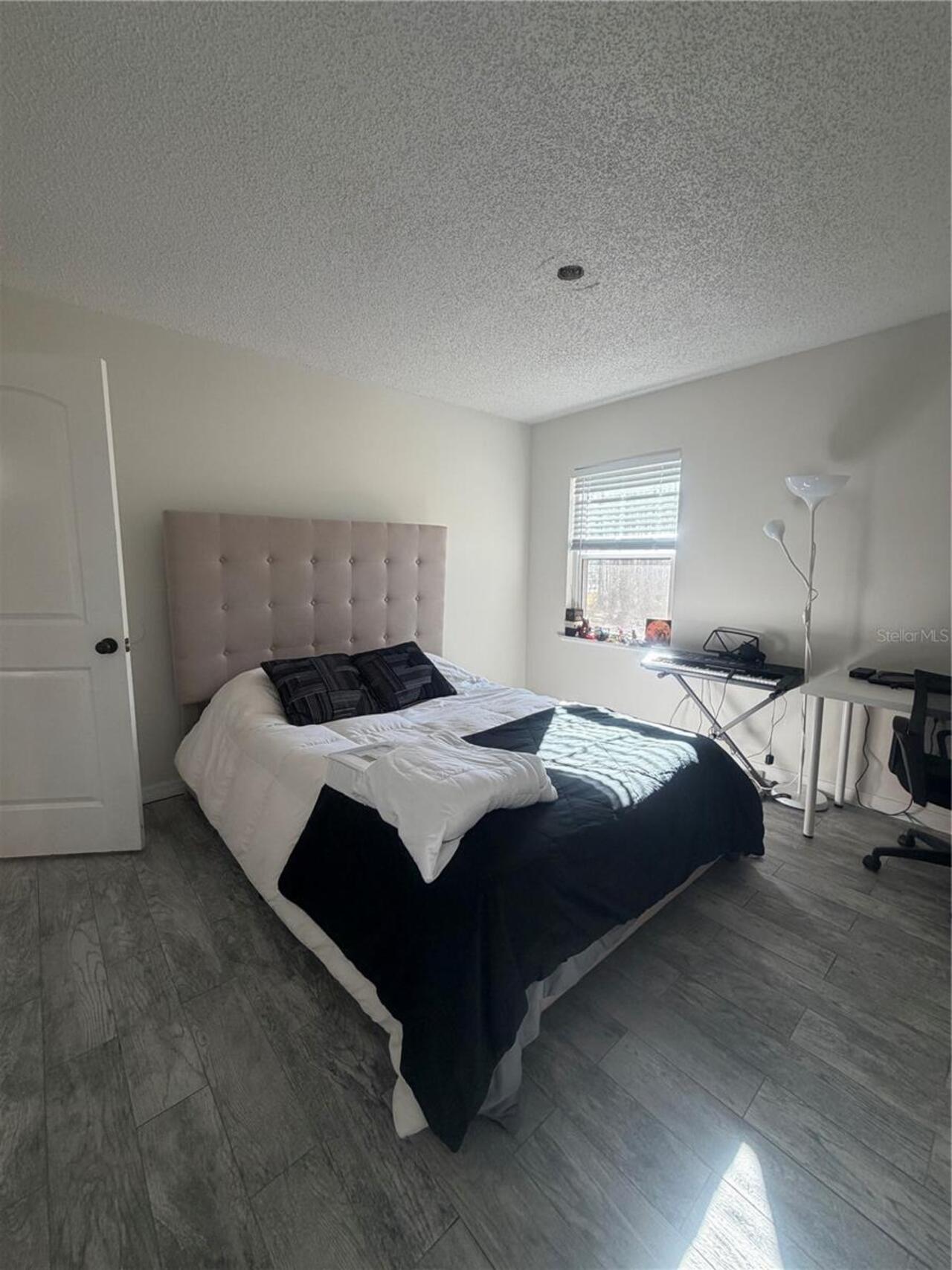 Listing Photo 12