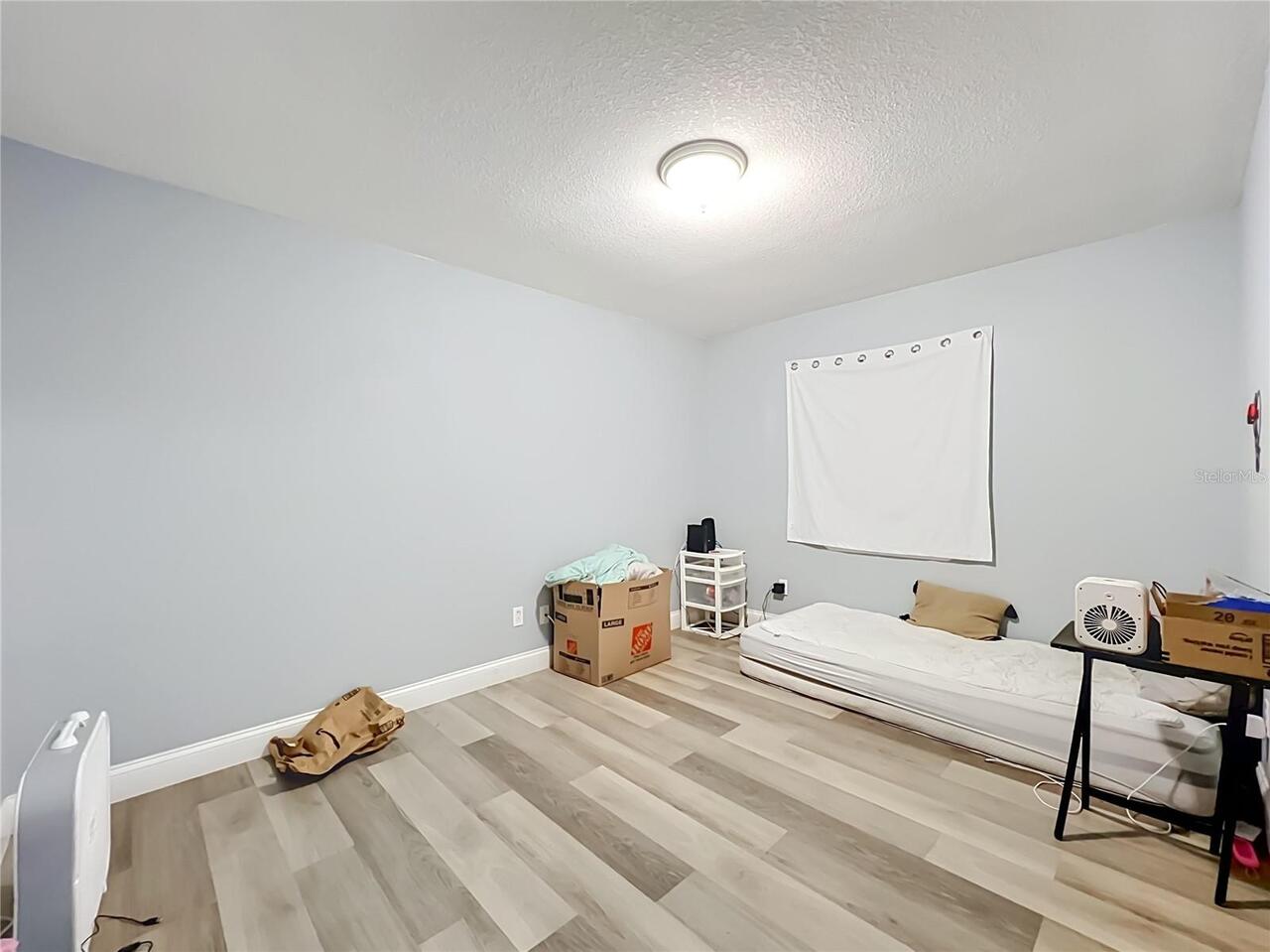 Listing Photo 12