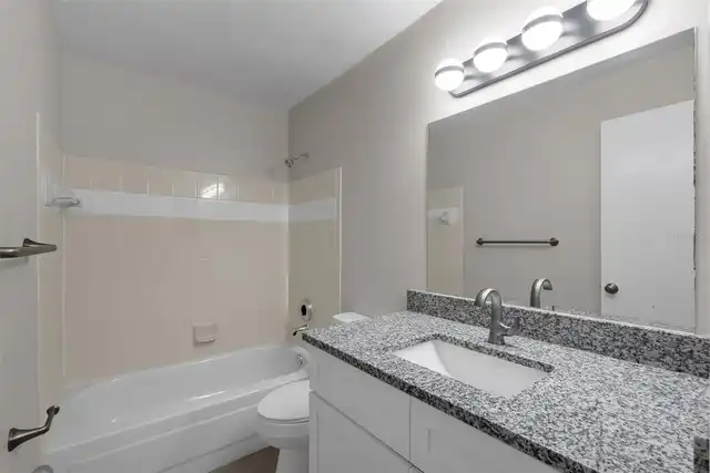 Listing Photo 12