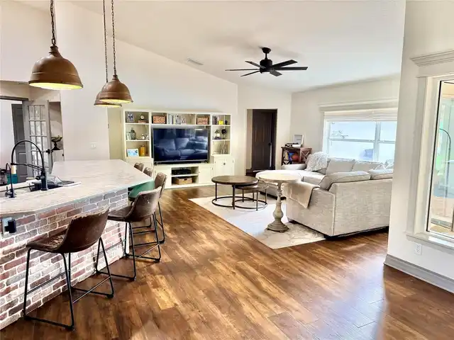 Listing Photo 10