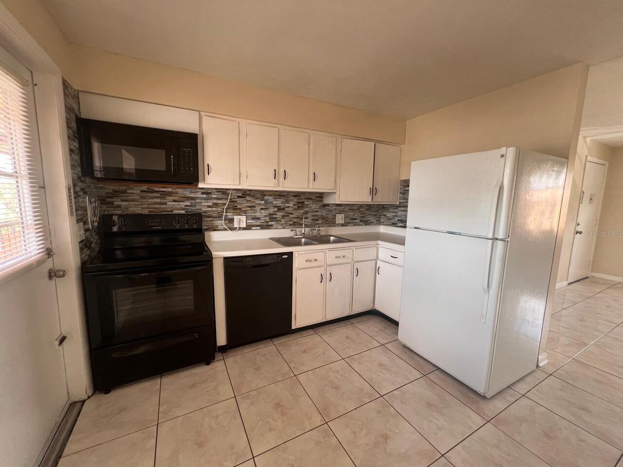Listing Photo 12